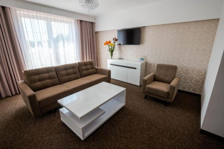 Hotel Palacowa Narol Ngoại thất bức ảnh