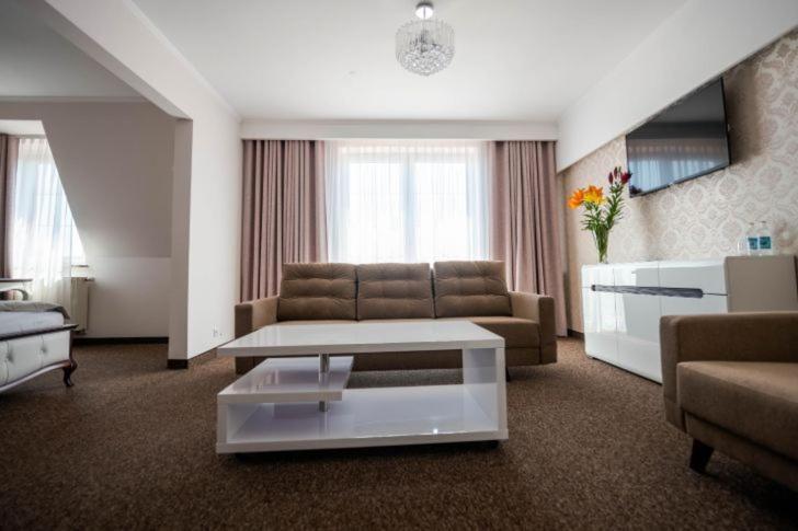 Hotel Palacowa Narol Ngoại thất bức ảnh