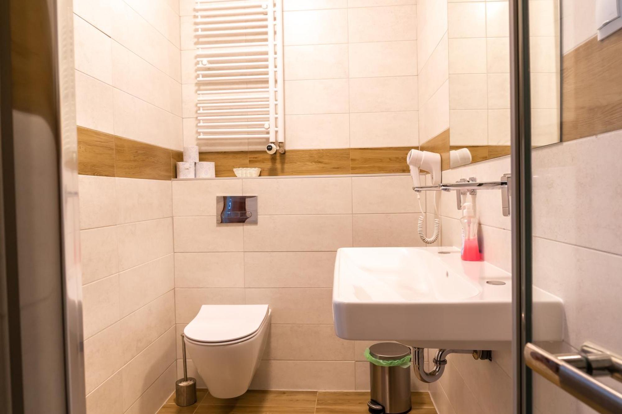 Hotel Palacowa Narol Ngoại thất bức ảnh