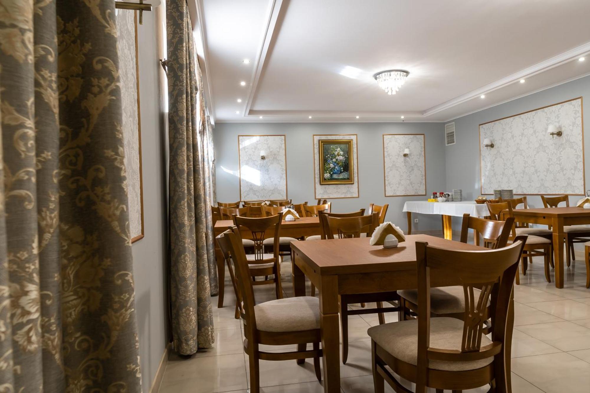 Hotel Palacowa Narol Ngoại thất bức ảnh